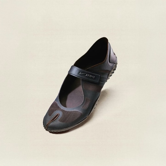 NIB NikeSKIMS Footwear Rift Mesh in Velvet Brown